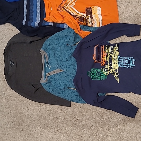 Boys size 5 long sleeve bundle - Picture 2 of 4